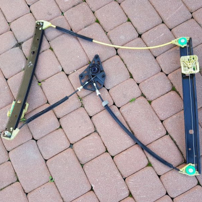 Mechanizm szyby prawy przód Audi Q3 8U0837462