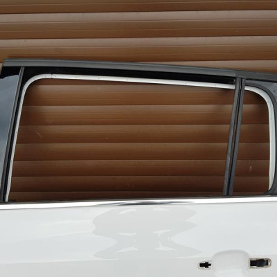 Uszczelka chrom zgarniacz drzwi Opel Zafira C