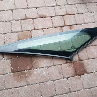 Szyba karoseryjna prawa przód 2013r Opel Zafira C