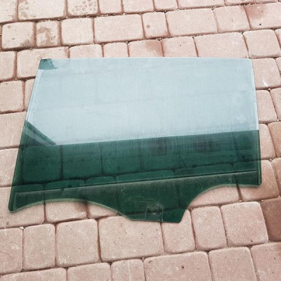 Szyba drzwi lewy tył ciemna 2014r Opel Zafira C