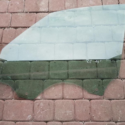 Szyba drzwi lewy przód 2014r Opel Zafira C