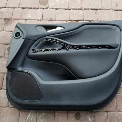 Boczek przód przedni skórzany skóra Opel Zafira C