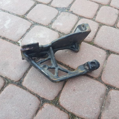 Łapa wspornik silnika Vivaro Trafic III 7854R