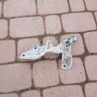 Łapa wspornik uchwyt Vivaro Trafic III 147174072R