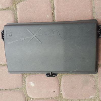 Obudowa skrzynki bezpieczników IGŁA OPEL Insignia