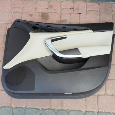 Boczek tapicerka brązowy kremowy Opel Insignia