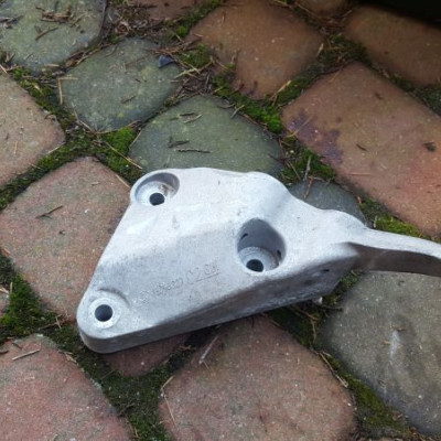 ŁAPA WSPORNIK SILNIK ASTRA 4 J IV 1.7 CDTI 1336532