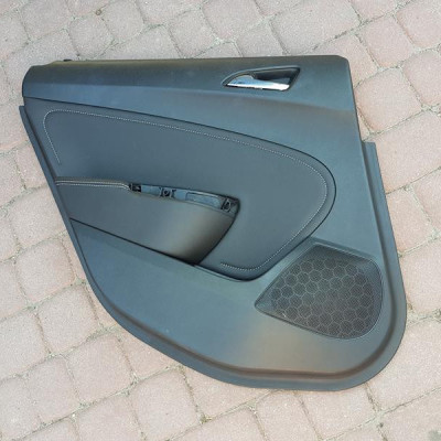 Boczek tył tylny skóra Opel Astra J 4 IV 710