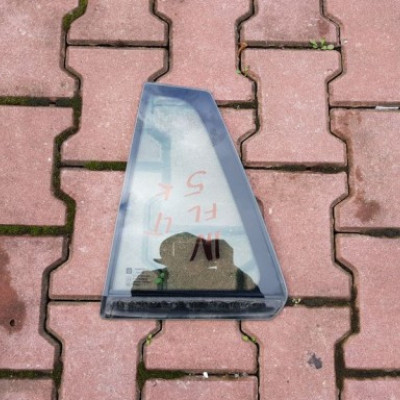 Szyba tył tylna drzwi boczna Opel INSIGNIA 2015