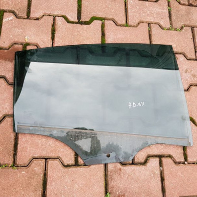 Szyba drzwi tył tylna ciemna SEDAN Insignia 2011r