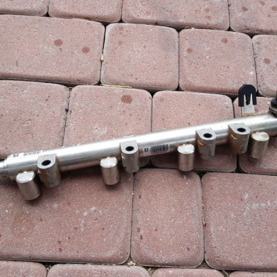 Listwa wtryskowa Opel Astra J IV OPC 2.0T 12621643