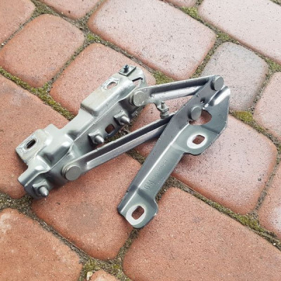 Zawias maski lewy Opel Insignia 12841600 LH