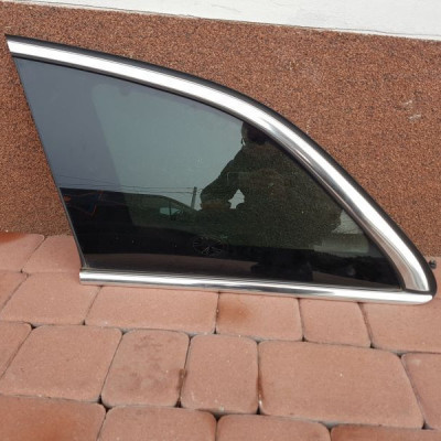 Szyba boczna tylna Insignia kombi ciemna 2011r