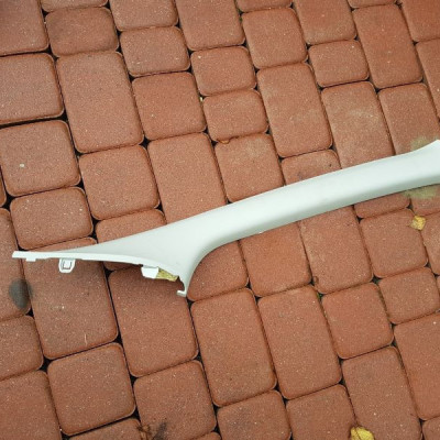 Słupek obudowa słupka Vivaro Trafic III 769110523R