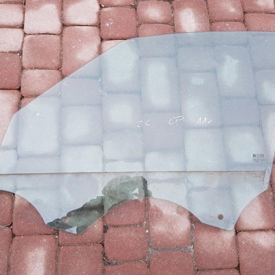 Szyba przód drzwi boczna lewa 2011r Opel Zafira C