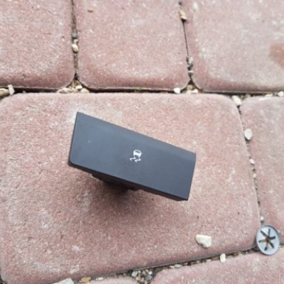 Przełącznik kontroli trakcji Insignia 13272500