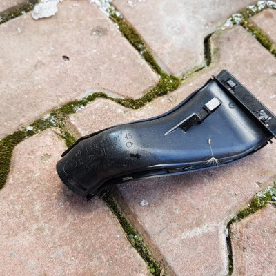 Mocowanie wlot powietrza Mercedes W218 A2188340145