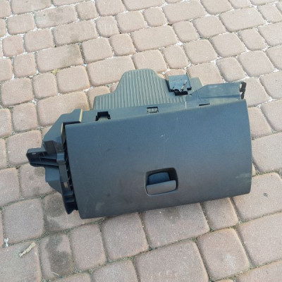 Schowek obudowa deski Opel Vivaro B 681086447R