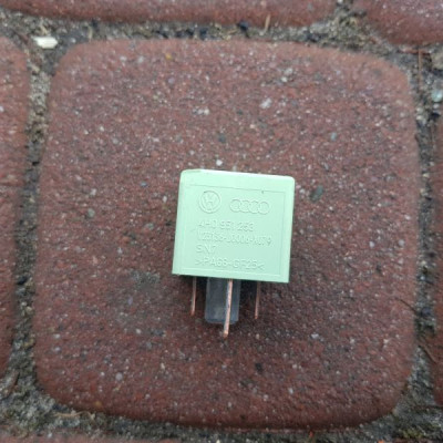 Przekaźnik Passat B8 2017r 4H0951253