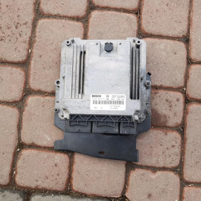 Komputer silnika Trafic III Vivaro B 237103888R