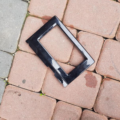 Obudowa wyświetlacza NAVI Audi Q3 8U0857186 2017r