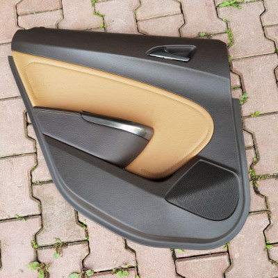 Boczek tapicerka drzwi brąz Ople Astra J IV 4