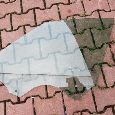 Szyba przód przednia boczna Opel Zafira C 2014r