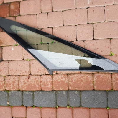 Szyba przód przednia boczna Opel Zafira C 2014r