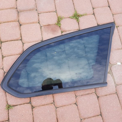 Szyba tył tylna ciemna Opel Astra J IV kombi 2012r