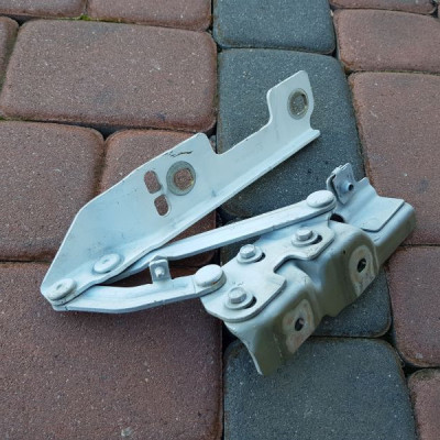 Zawias maski lewy Opel Astra J 20879202LH