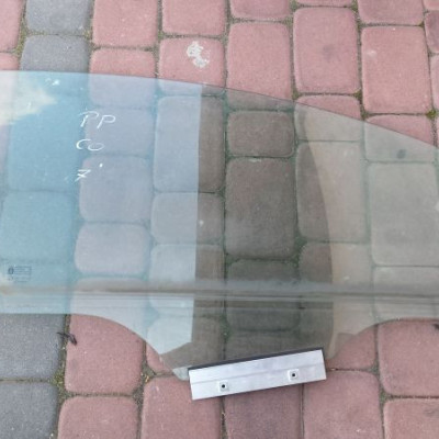 Szyba drzwi przód 2007r Corsa D