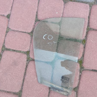 Szyba drzwi tył tylna mała 2007r Corsa D