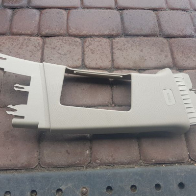 Plastik obudowa osłona beż Opel Insignia 22986145