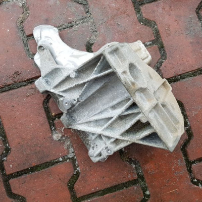 Łapa wspornik 2.0DCI VIVARO TRAFIC 8200798760