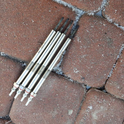 Świeca zarowa 2.3 DCI Master movano 0100266056