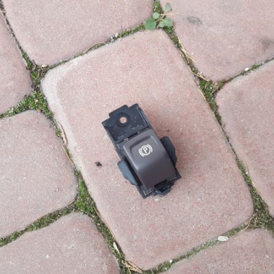 Przycisk Hamulca ręcznego Insignia 13271124