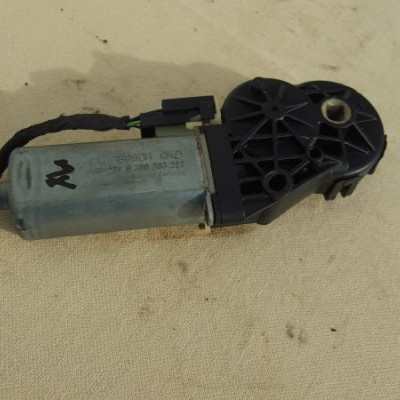 SILNICZEK REGULACJI FOTELA AUDI A8 0390203222