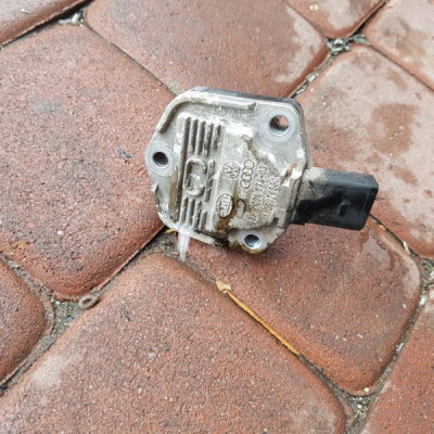 Czujnik oleju 1.4 CAX Skoda VW Audi 1J8607660C