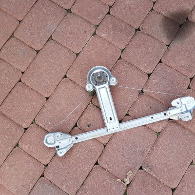 Podnośnik szyby tył tylny Opel Astra H kombi