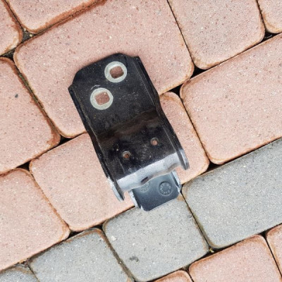 Zawias klapy tył kombi Opel Insignia 13247936