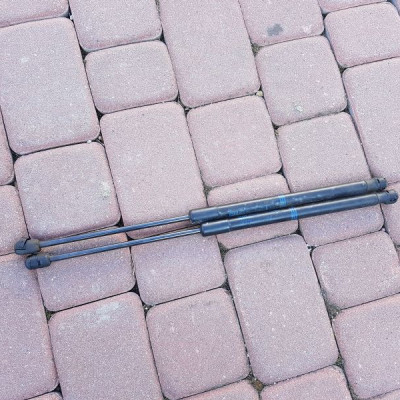 Siłownik klapy tylnej Opel Astra H III 13220159