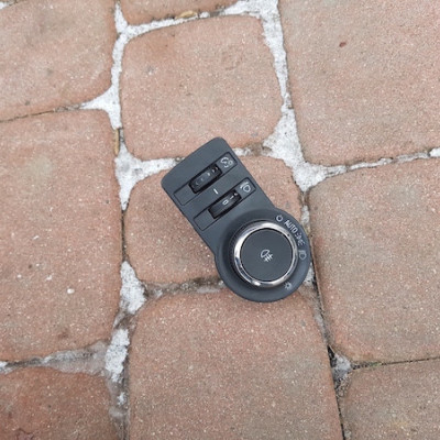 Przełącznik włącznik świateł Insignia 13268698