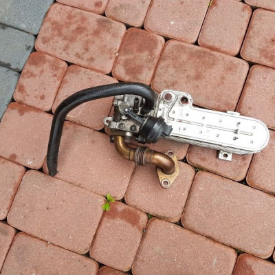 CHŁODNICZKA SPALIN EGR VW TOURAN 03G131513D