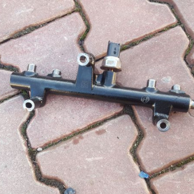 listwa wtryskowa FORD FOCUS MK3 9681909680