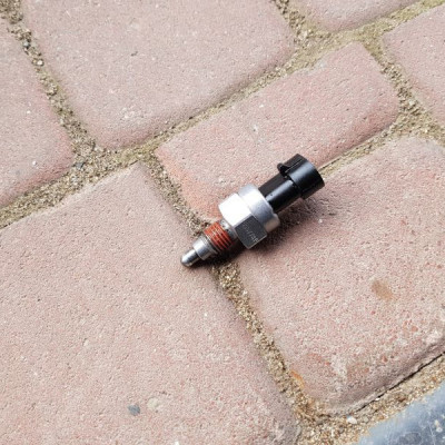 Czujnik temperatury Opel 55577819