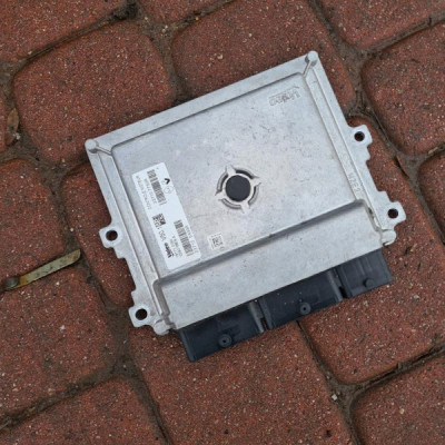 Komputer silnika 0.9 Renault Clio IV 237105499R