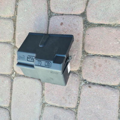 Bezpieczniki obudowa Opel Insignia B 39148592