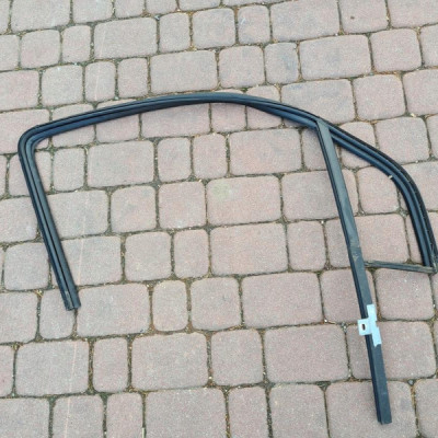 Uszczelka zgarniacz drzwi prawy przód OPEL Mokka