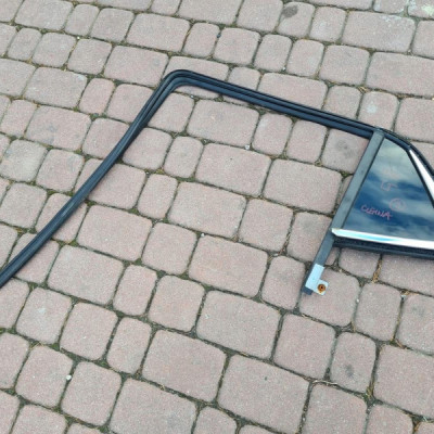 Uszczelka drzwi szyba tył tylna 2013r OPEL Mokka