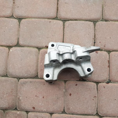 Łapa silnika uchwyt 170KM Opel Insignia 23250665